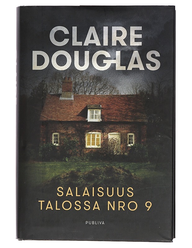 Salaisuus talossa nro 9 - Douglas, Claire - Jännitys ja dekkarit - 10105417890 - 0