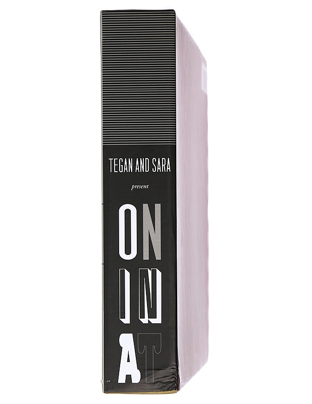 ON IN AT - Tegan and Sara. 3 niteen boksi - Musiikki- ja elokuvakirjat - 10105421056 - 1