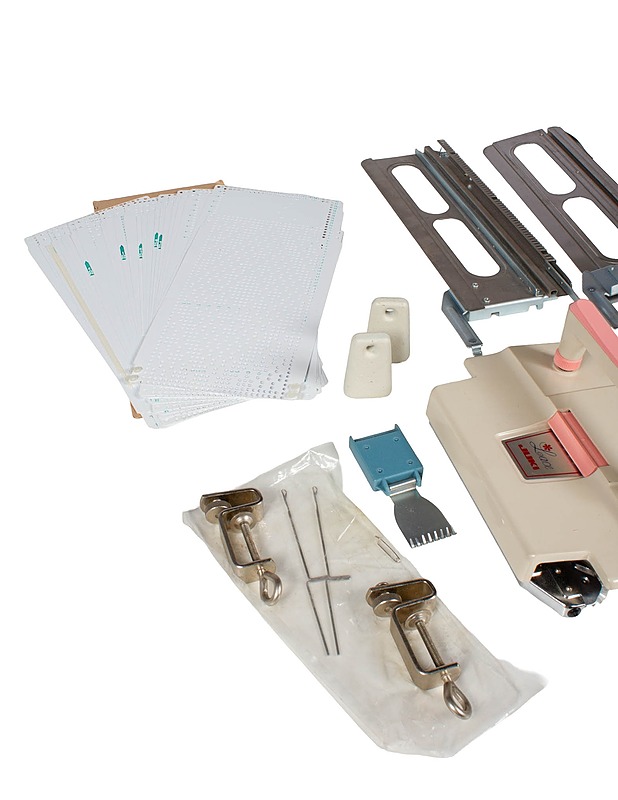 JUKI neulekoneen kelkka + tarvikkeita - Käsityö - 10105423820 - 1