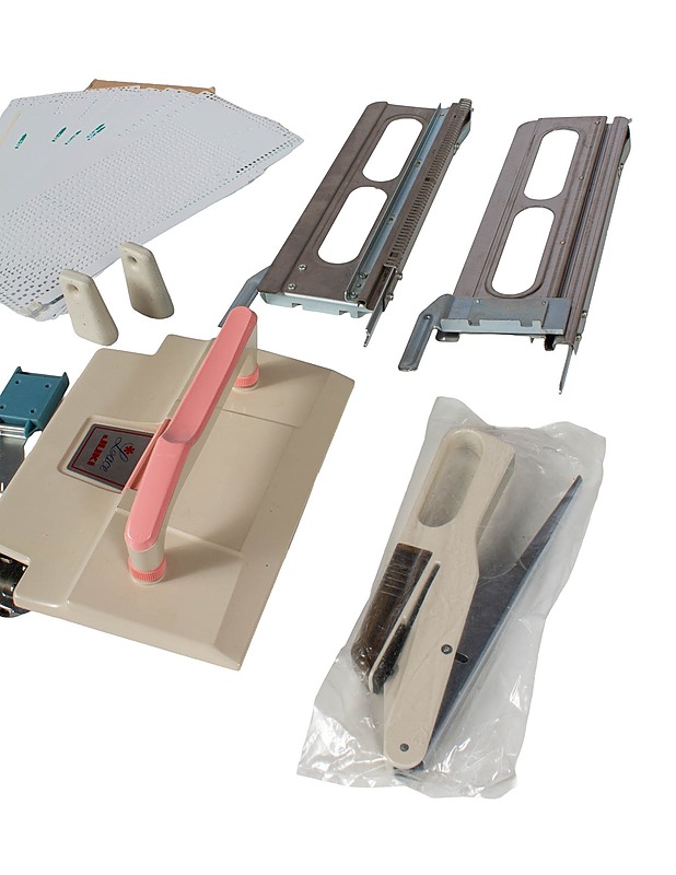 JUKI neulekoneen kelkka + tarvikkeita - Käsityö - 10105423820 - 2