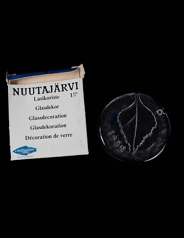 NUUTAJÄRVI 1989 lasikoriste - Designsuosikit - 10105424545 - 0