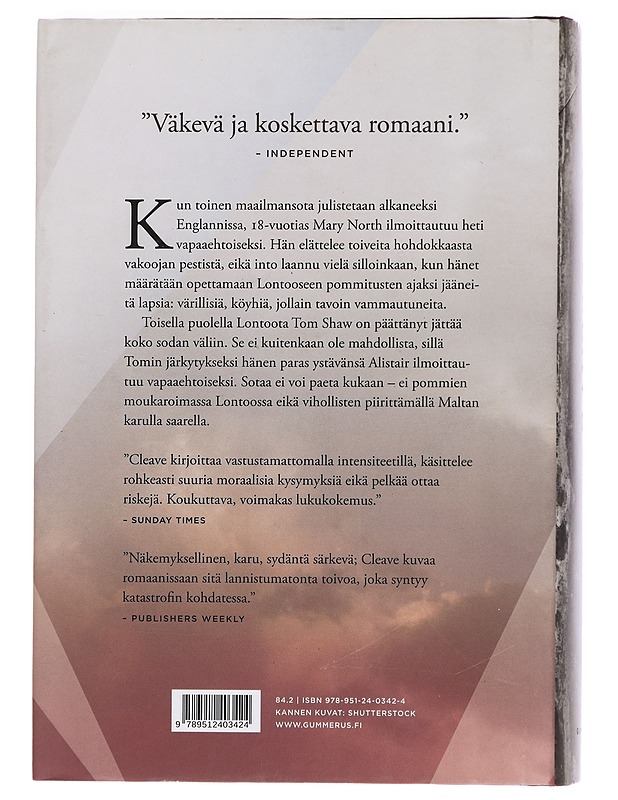 Sodassa ja rakkaudessa - Cleave, Chris - Romaanit ja novellit - 10105425742 - 1