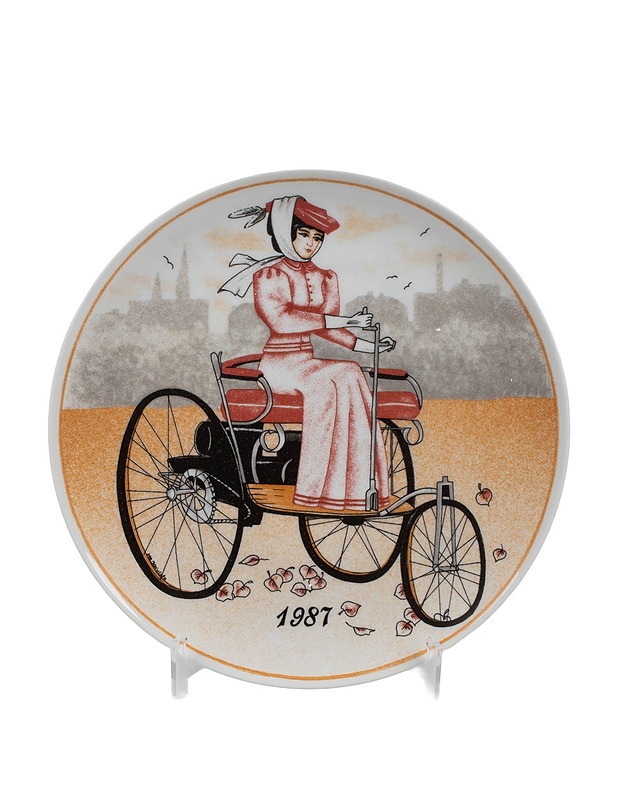 Autohistorian vuosilautanen 1987 - Seinälautaset - 10105433875 - 1