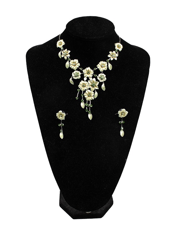 Kukkakuvioinen korusetti - Korut - 10105434621 - 0