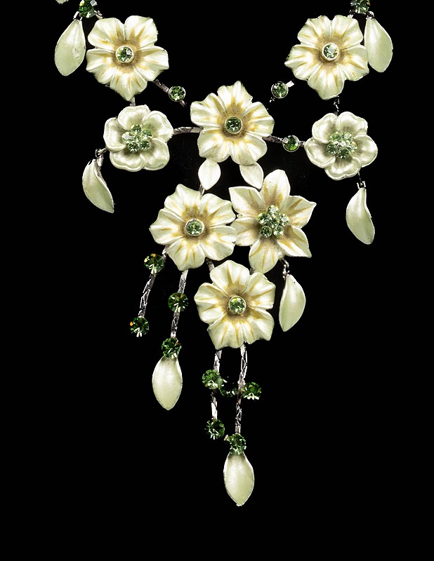 Kukkakuvioinen korusetti - Korut - 10105434621 - 1