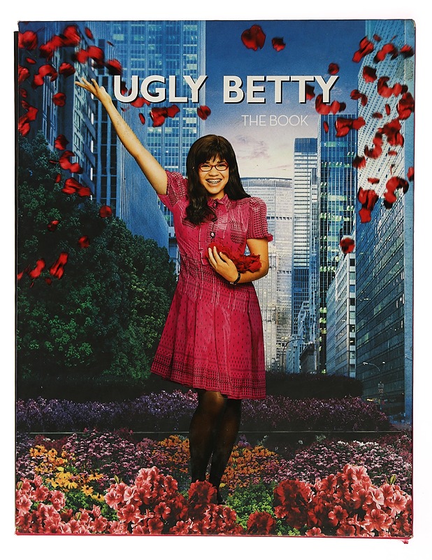 Mode, Ugly Betty: The Book - Ann Donahue - Tietokirjat ja oppaat - 10105435317 - 0