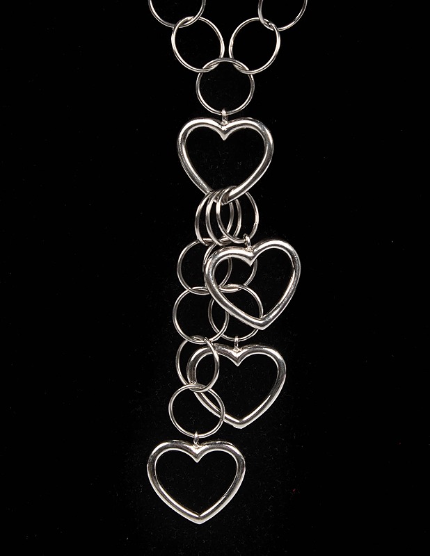 MEESSY RINGS hopeinen kaulakoru sydämillä - Korut - 10105436169 - 1