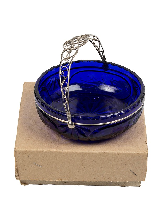 Koristeellinen sininen lasimalja kantokahvalla - Tarjoiluastiat - 10105437119 - 0