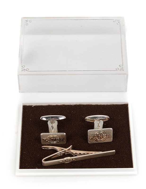 Hopeiset kalvosinnapit ja solmiopidin - Korut - 10105437326 - 0