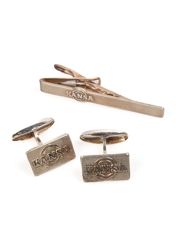 Hopeiset kalvosinnapit ja solmiopidin - Korut - 10105437326 - 1