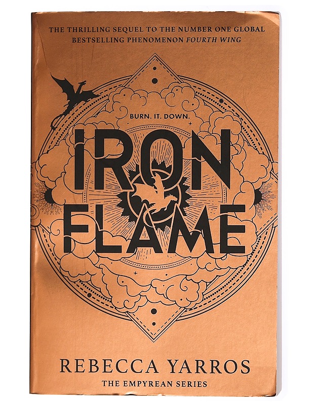 Iron flame - Rebecca Yarros - Fantasia- ja scifi - 10105439008 - 0