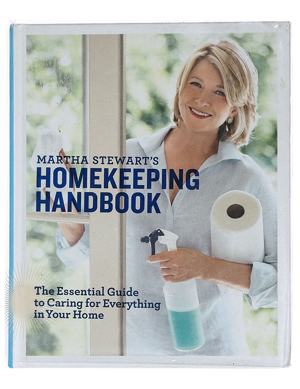 Martha Stewart's Homekeeping Handbook: The Essential Guide to Caring for Everything in Your Home - Stewart, Martha - Tietokirjat ja oppaat - 10105439452 - 0