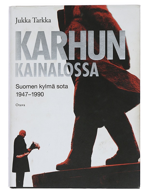 Karhun kainalossa - Jukka Tarkka - Tietokirjat ja oppaat - 10105443166 - 0