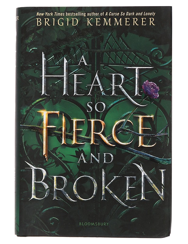 A heart so fierce and broken - Brigid Kemmerer - Fantasia- ja scifi - 10105444200 - 0