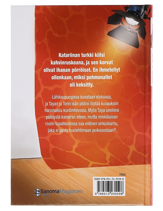 Yhtä sirkusta - Courtenay, Lucy - Nuorten kirjat - 10105444616 - 1