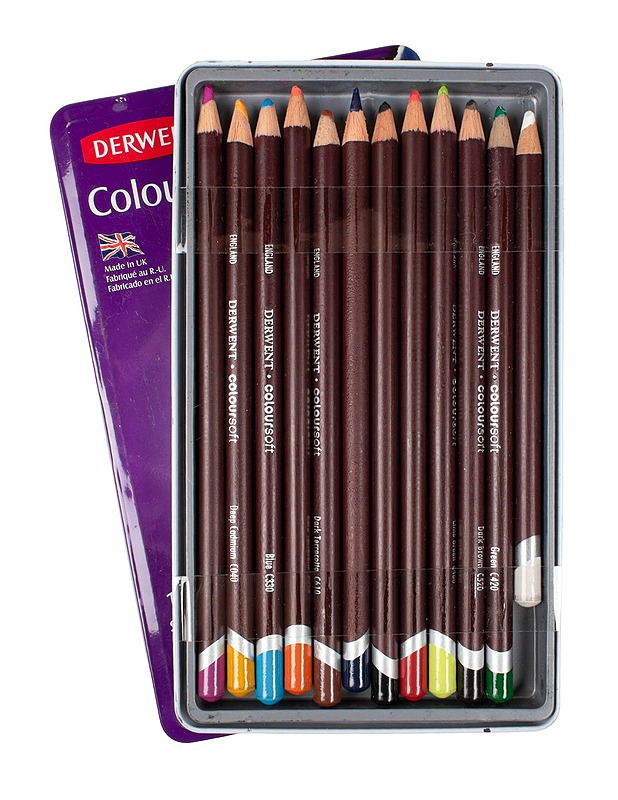 DERWENT Coloursoft puuvärikynät peltirasiassa, 12 kpl - Askartelu - 10105447051 - 1