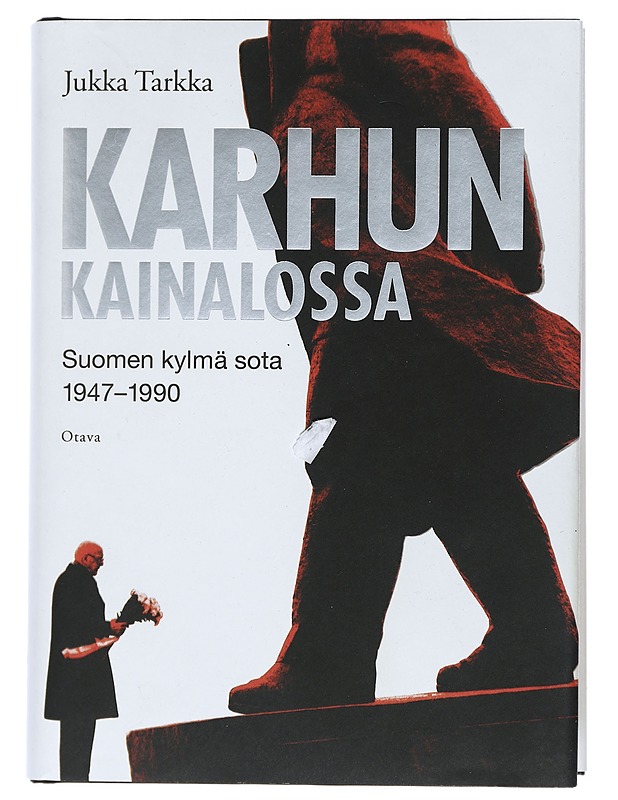 Karhun kainalossa - Jukka Tarkka - Historiakirjat - 10105447947 - 0