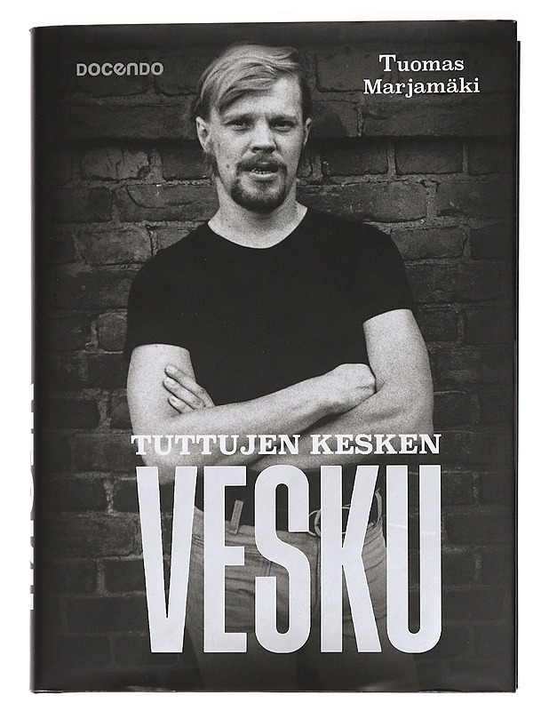 Tuttujen kesken Vesku : Vesa-Matti Loiri 1945-2022 - Tuomas Marjamäki - Elämäkerrat ja muistelmat - 10105450525 - 0
