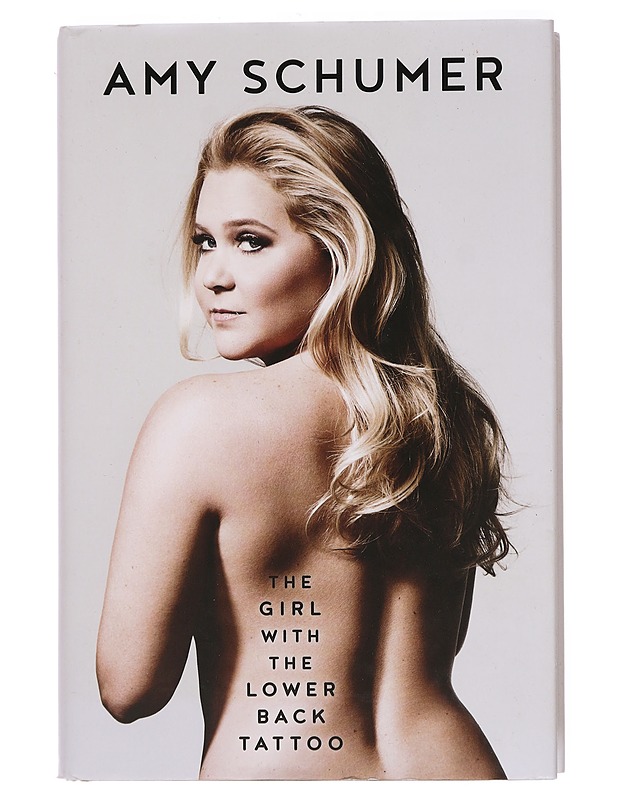 The girl with the lower back tattoo - Schumer, Amy - Elämäkerrat ja muistelmat - 10105450746 - 0