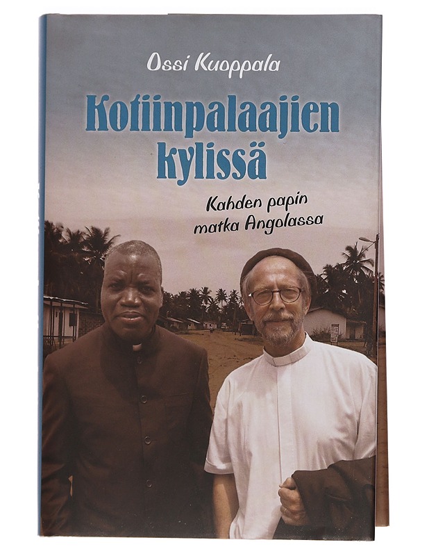 Kotiinpalaajien kylissä : kahden papin matka Angolassa - Ossi Kuoppala - Elämäkerrat ja muistelmat - 10105451217 - 0