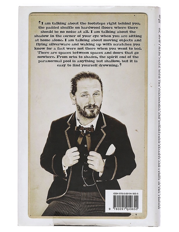 A funny thing happened on the way to heaven : (or, how I made peace with the paranormal and stigmatized zealots and cynics in the process) - Corey Taylor - Musiikki- ja elokuvakirjat - 10105451287 - 1