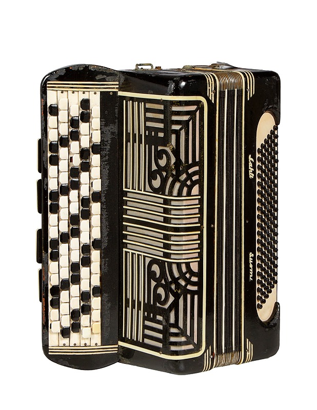 Kukkola & Kumppanit 5-rivinen tangohaitari vuodelta 1944 - Soittimet - 10105451653 - 0