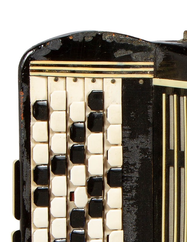 Kukkola & Kumppanit 5-rivinen tangohaitari vuodelta 1944 - Soittimet - 10105451653 - 3