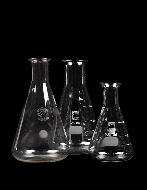Kolme Erlenmeyer-pulloa - Muut astiat - 10105452488 - 1
