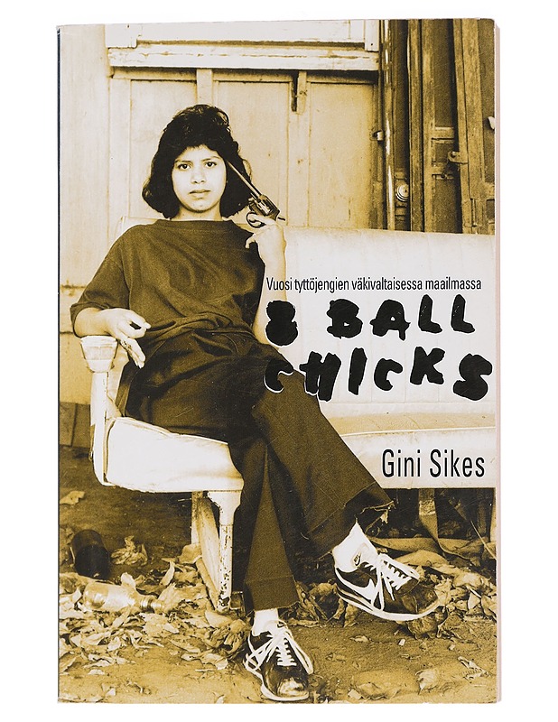 8 Ball Chicks : vuosi tyttöjengien väkivaltaisessa maailmassa - Sikes, Gini - Tietokirjat ja oppaat - 10105454451 - 0