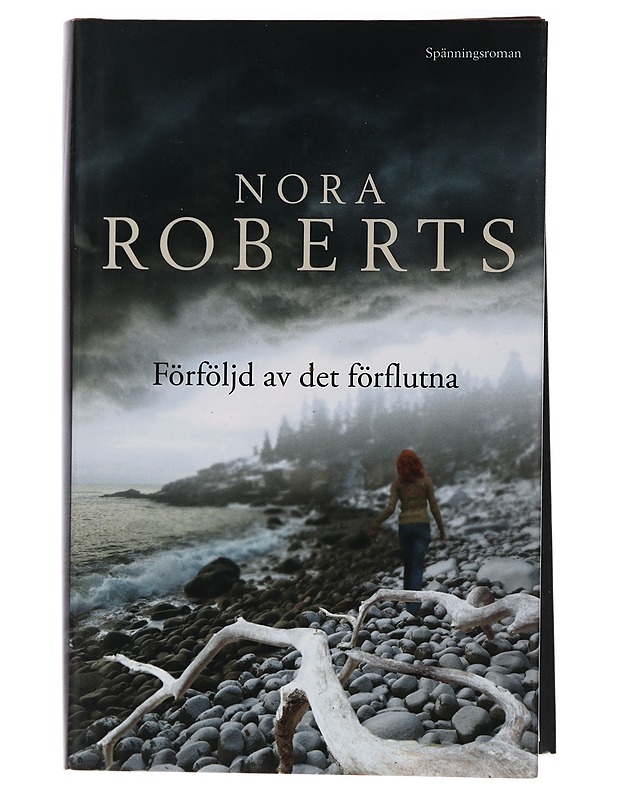 Förföljd av det förflutna : spänningsroman - Roberts, Nora - Jännitys ja dekkarit - 10105463113 - 0