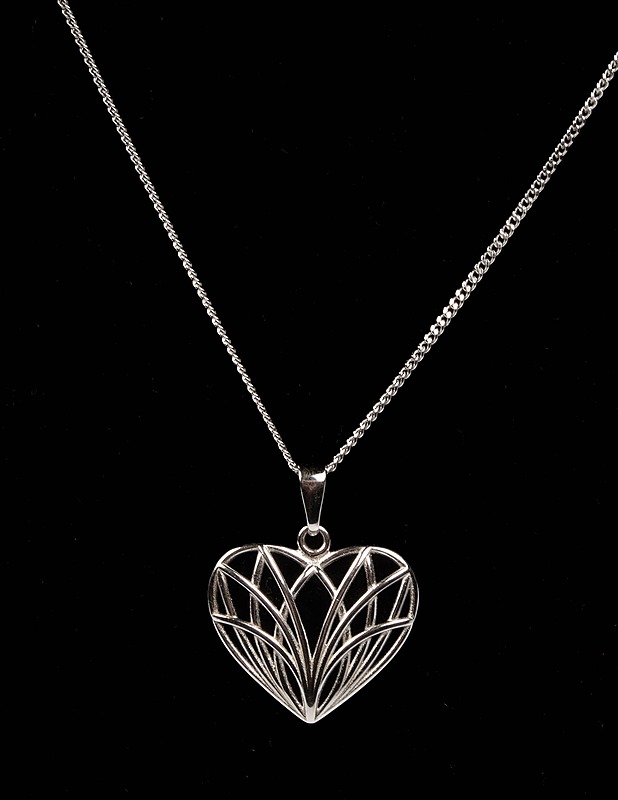 ASSI ARNIMAA Onerva sydän Elämän janoa & rakkautta - Korut - 10105465635 - 1