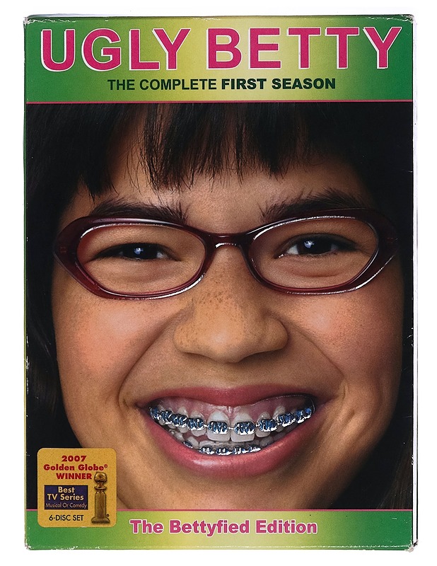 Ugly Betty: Ensimmäinen tuotantokausi - DVD - DVD-elokuvat - 10105467555 - 0