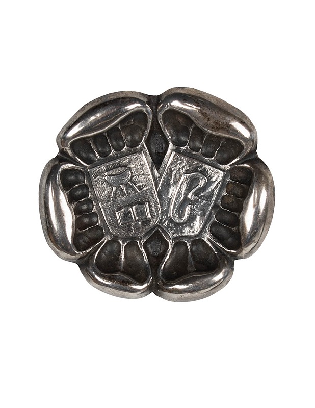 Hopeinen Naisopisto rintakoru - Korut - 10105469053 - 0