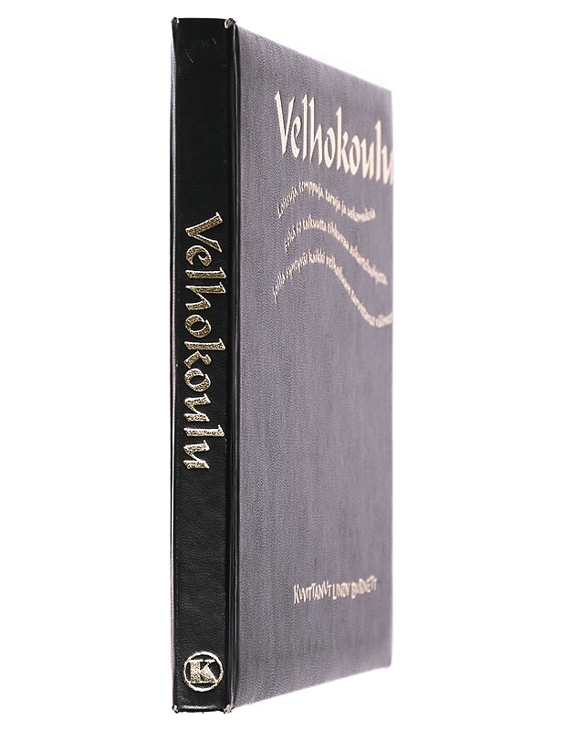 Velhokoulu : loitsuja, temppuja, taruja ja uskomuksia sekä 50 taikuutta tihkuvaa askarteluohjetta, joilla syntyvät kaikki velhoiluun tarvittavat välineet - Kilby, Janice Eaton - Tietokirjat ja oppaat - 10105469789 - 1