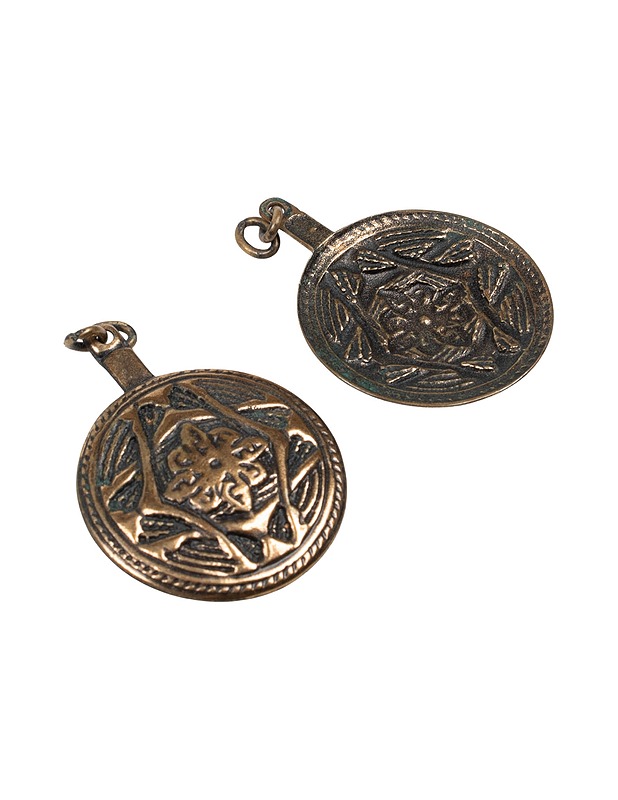 Kansalliskoru pronssiriipus, 2 kpl - Askartelu - 10105471128 - 1