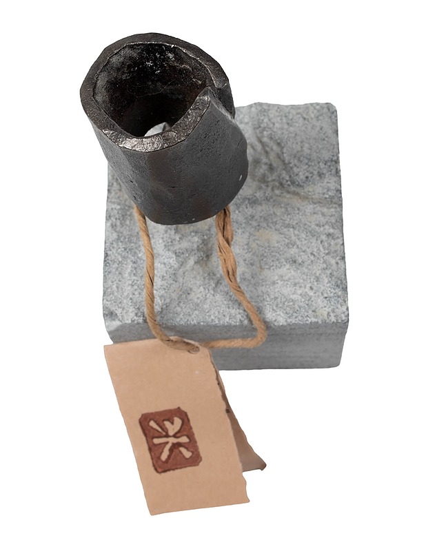 ERKKI KOKKO Kivinen kynttilänjalka - Kynttilänjalat - 10105473562 - 2