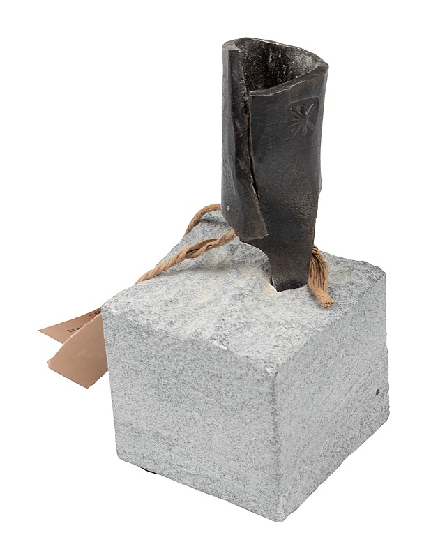 ERKKI KOKKO Kivinen kynttilänjalka - Kynttilänjalat - 10105473562 - 1