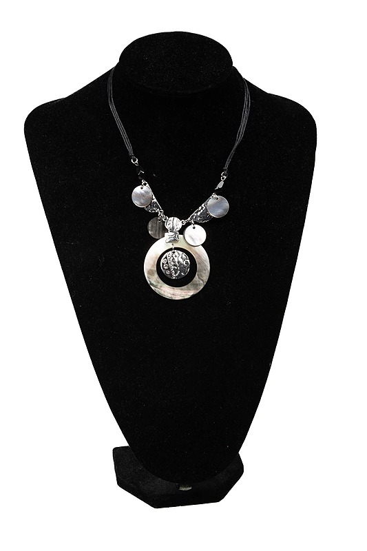 Kaulakoru helmiäisriipuksella - Korut - 10105477170 - 0