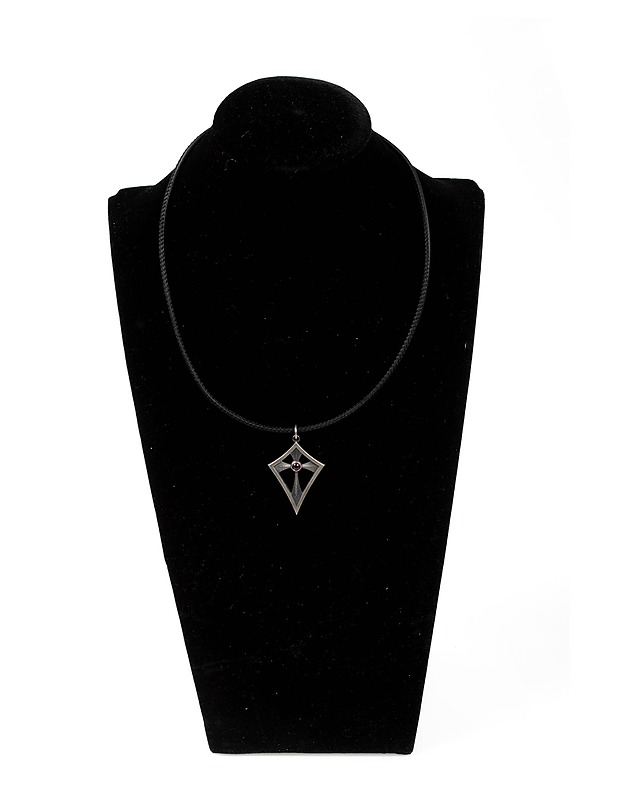 Hopeariipus kivellä - Korut - 10105477183 - 0