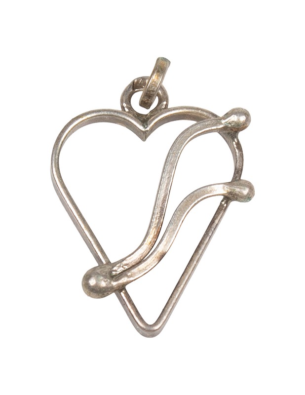 Hopeinen sydänamuletti - Askartelu - 10105479266 - 0