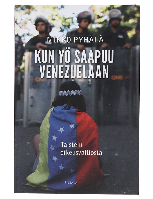 Kun yö saapuu Venezuelaan : taistelu oikeusvaltiosta - Mikko Pyhälä - Tietokirjat ja oppaat - 10105479270 - 0