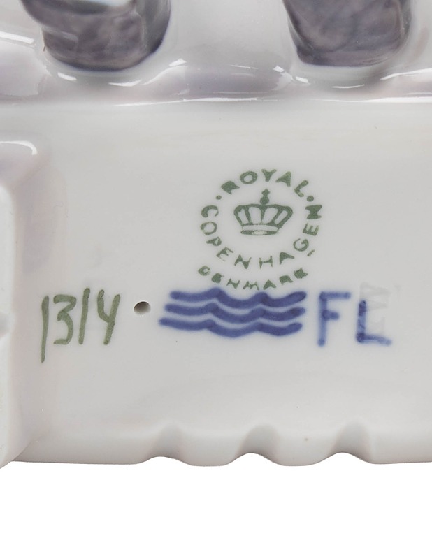 ROYAL COPENHAGEN 1314 Amager tyttö posliinifiguuri - Koriste-esineet - 10105479623 - 2