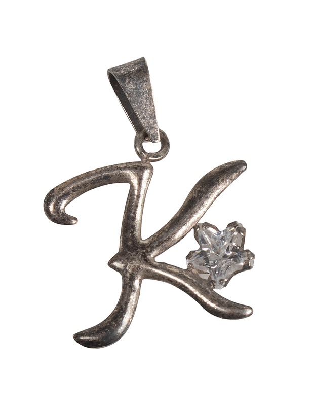 Hopeinen amuletti, K - Askartelu - 10105479763 - 0