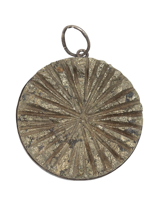 Hopeinen amuletti kivellä - Askartelu - 10105480979 - 0