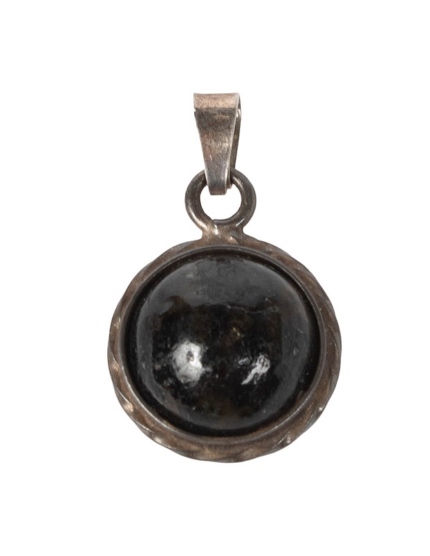 Hopeinen amuletti kivellä - Askartelu - 10105487191 - 0