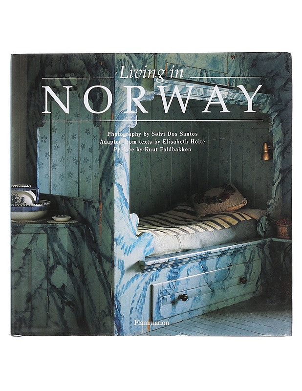 Living in Norway - Holte, Elisabeth - Tietokirjat ja oppaat - 10105493453 - 0
