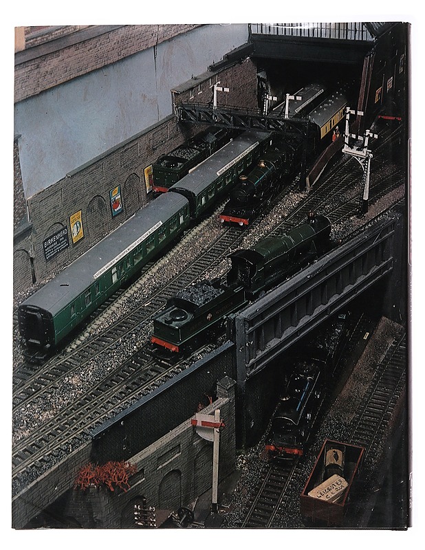THE WORLD OF MODEL TRAINS - Tietokirjat ja oppaat - 10105496299 - 1
