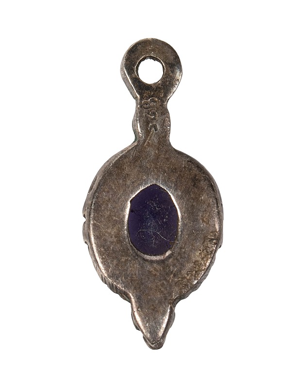 Hopeinen amuletti kivellä - Askartelu - 10105496590 - 1