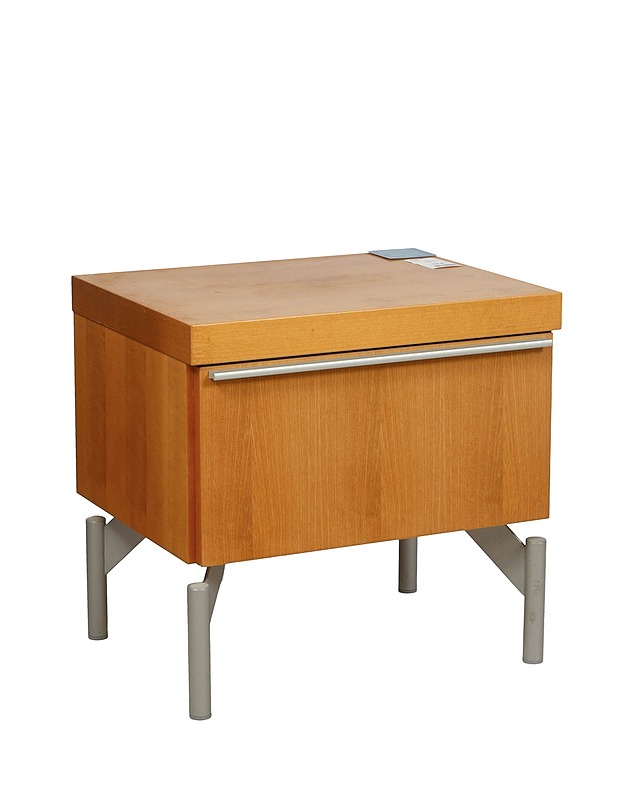 JUNET Nezz yöpöytä - Pöydät - 10105496825 - 0