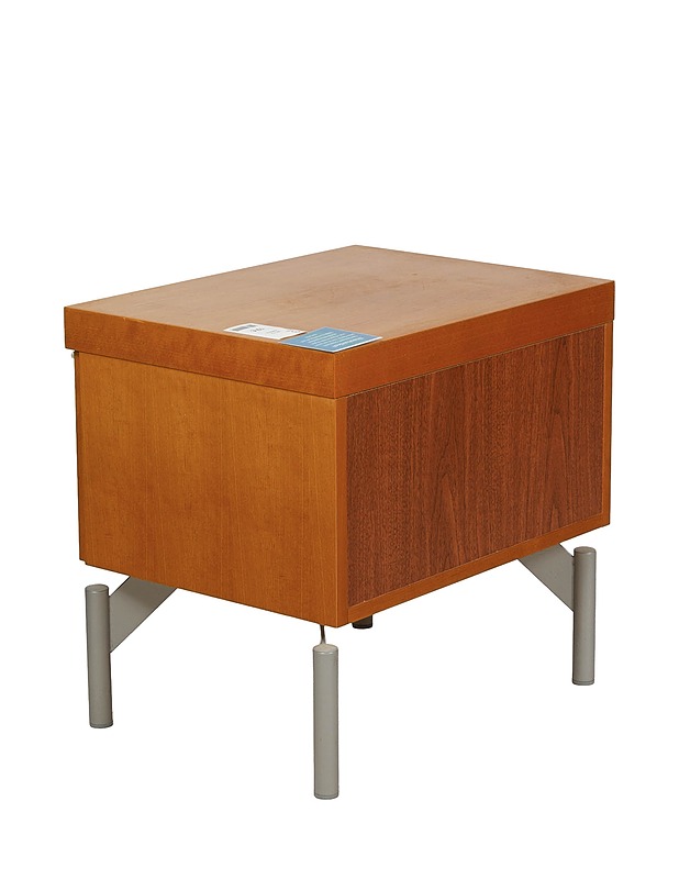 JUNET Nezz yöpöytä - Pöydät - 10105496825 - 3